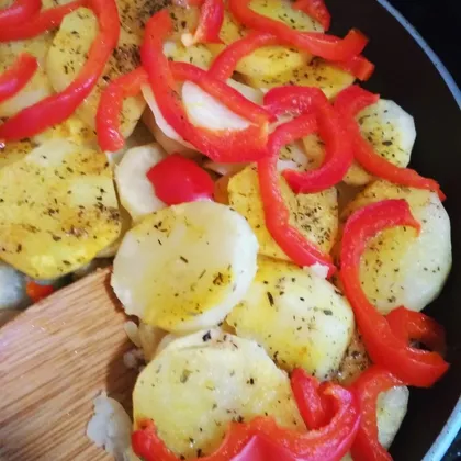 Тушёный картофель на сковороде