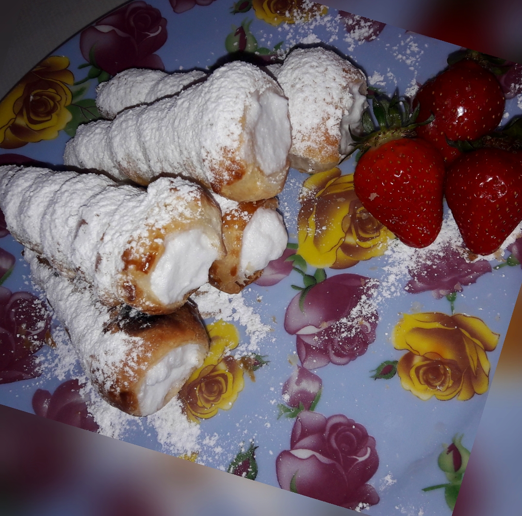 Слоёные трубочки с белковым кремом