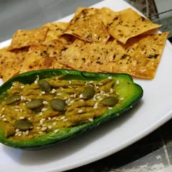 Паста из авокадо 🥑 с чипсами из лаваша