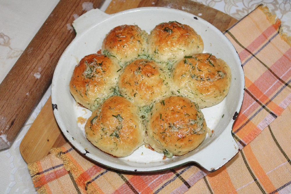 Ароматные булочки-пампушки с чесноком и зеленью "Ромаха"