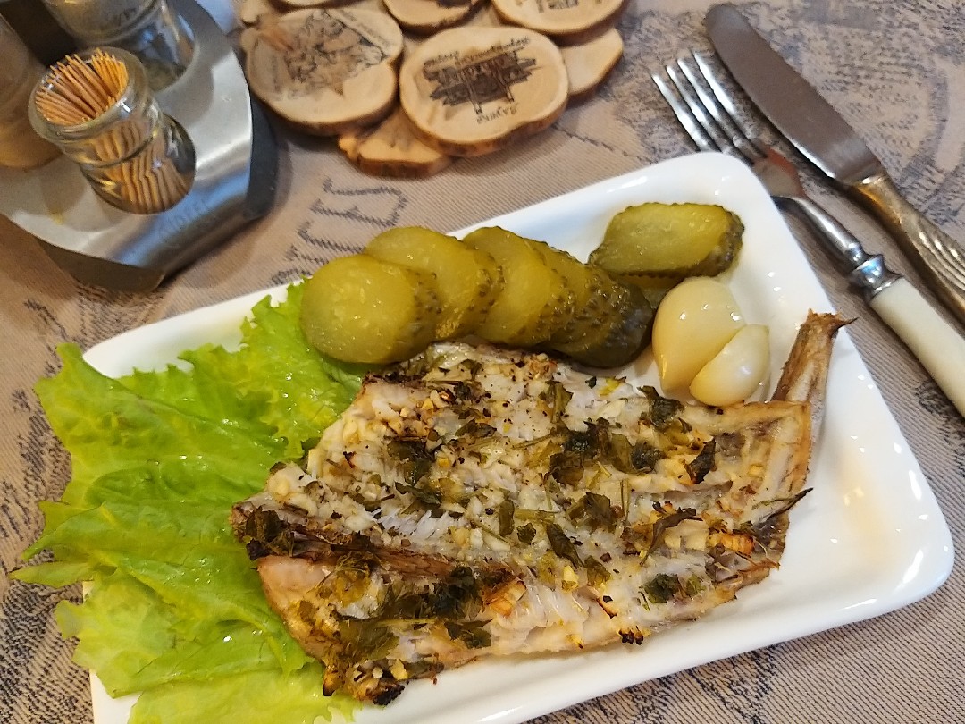 Минтай под чесночно-лимонным соусом