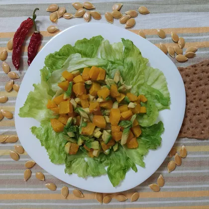 Салат "Айсберг" с тыквой и авокадо (веганский)