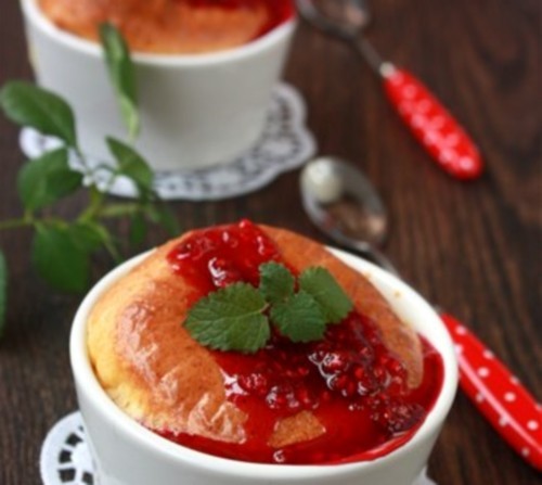 Суфле новогоднее из сыра с малиной