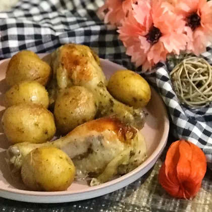 Крошка картошка с курицей в духовке