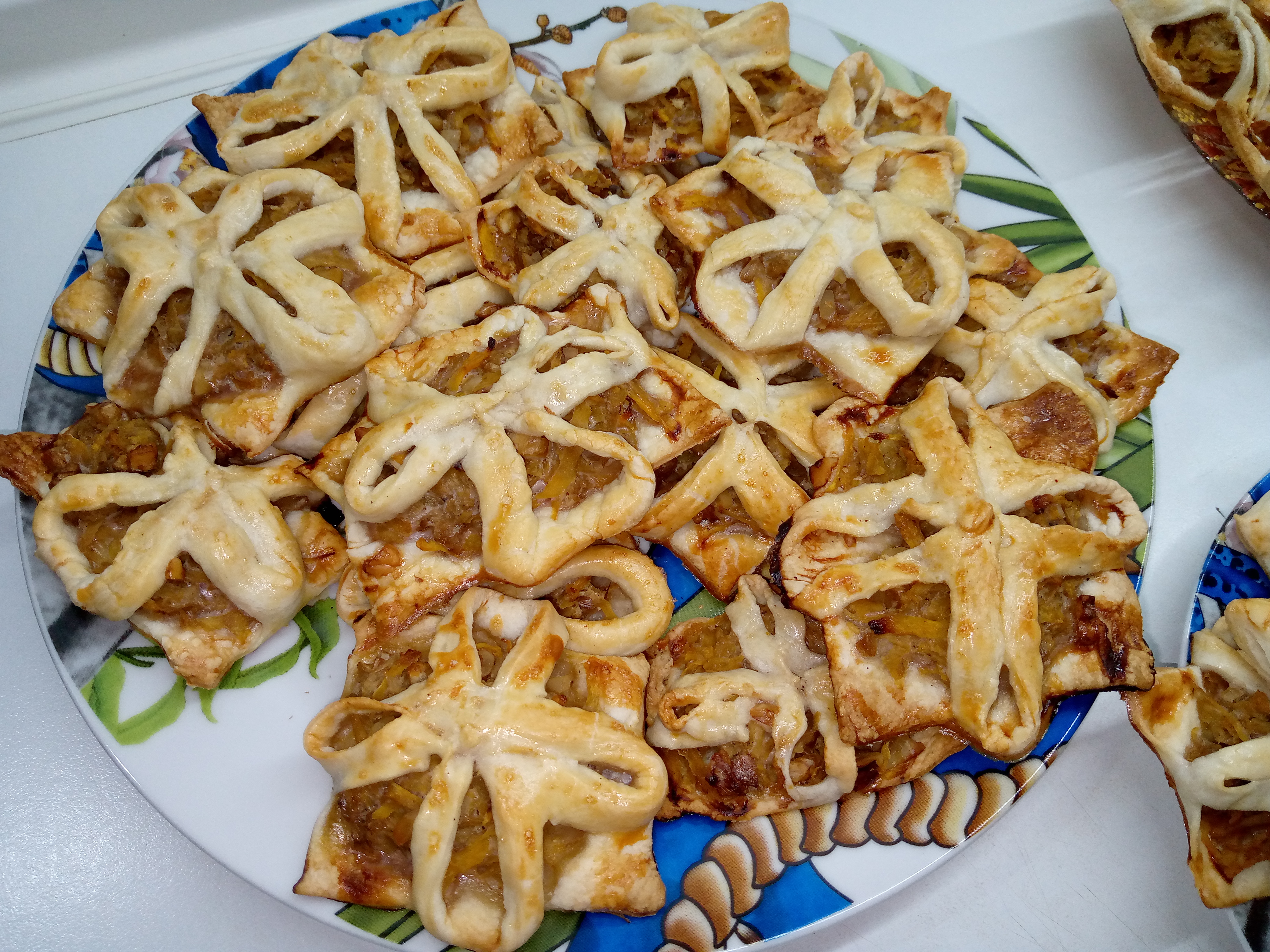 Слойки с тыквой и грецкими орехами