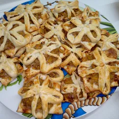 Слойки с тыквой и грецкими орехами