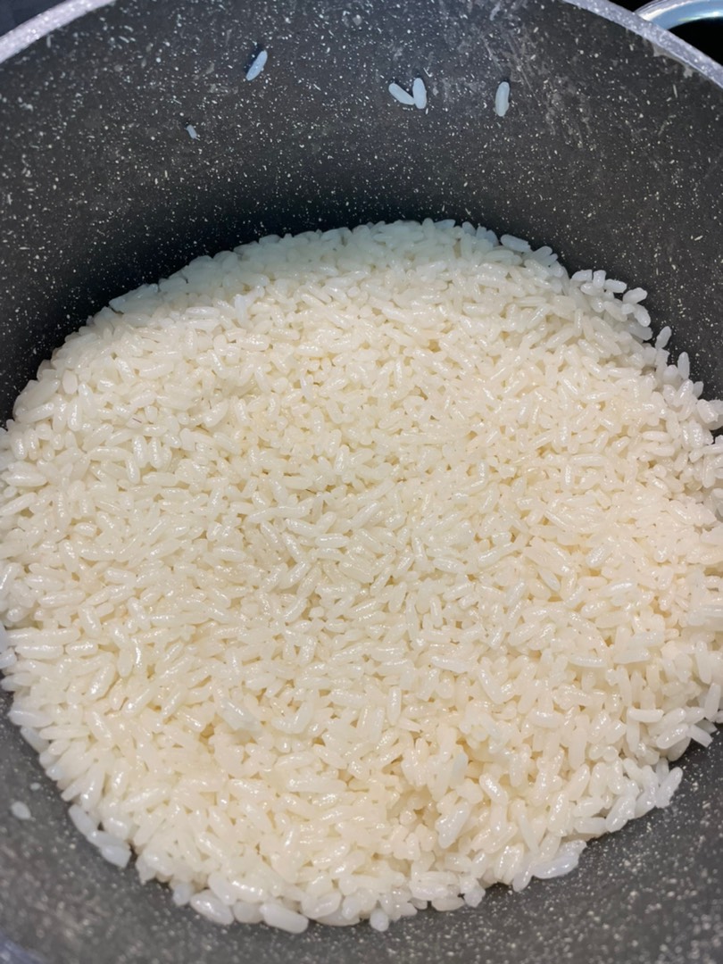 Рассыпчатый рис в кастрюле