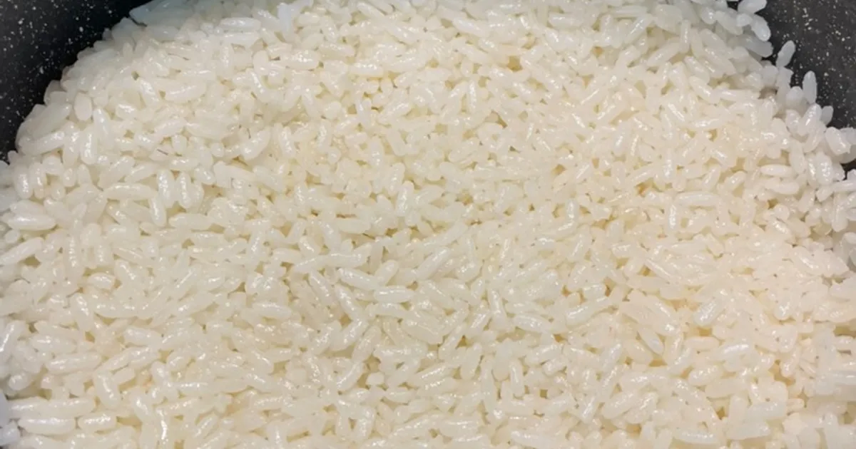 Рисовая каша в кастрюле