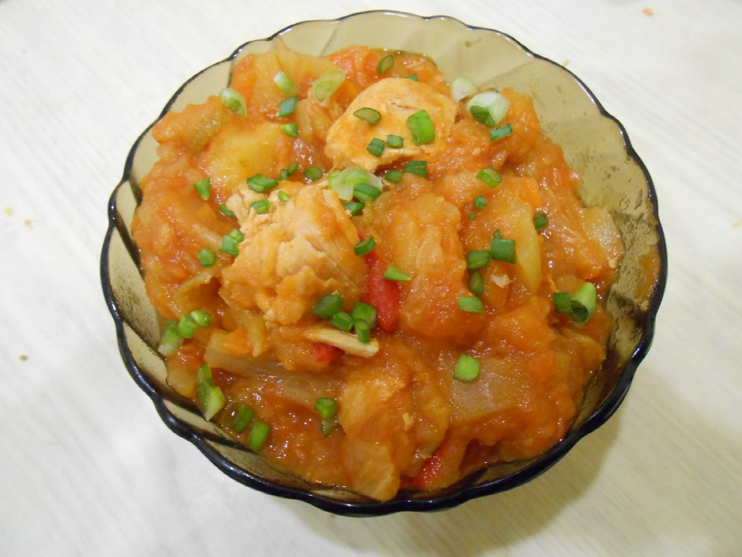 Гуляш из курицы и кабачков
