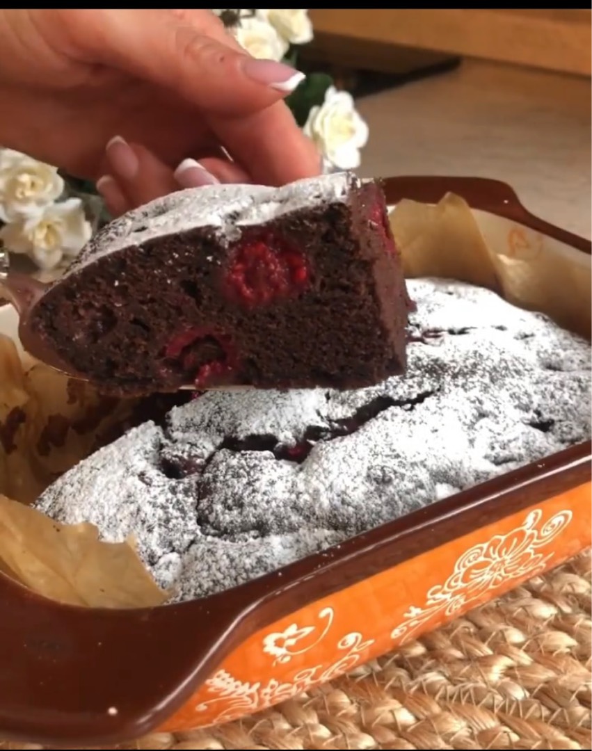 Малиновый шоколадный пирог