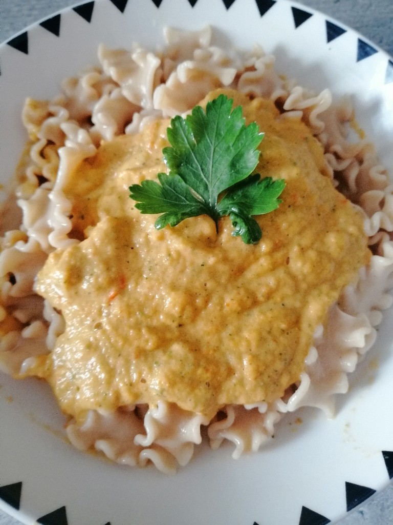 Паста с соусом из сладкого перца и цукини😊😋