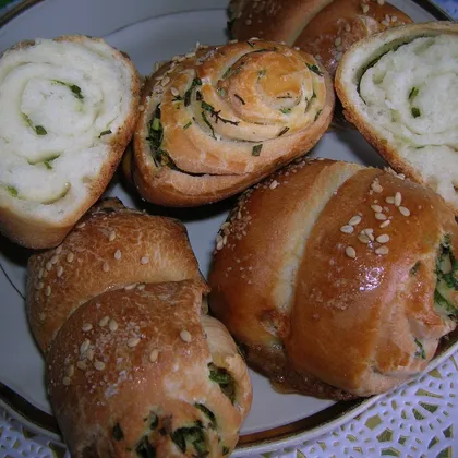 Соленые булочки с зеленью на кефире