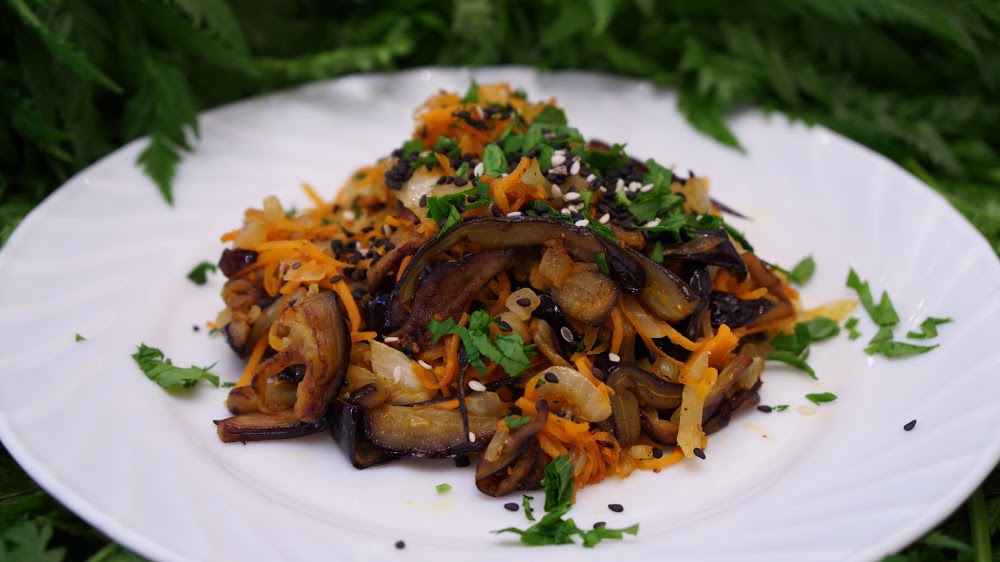 Баклажанная закуска с морковью по-корейски