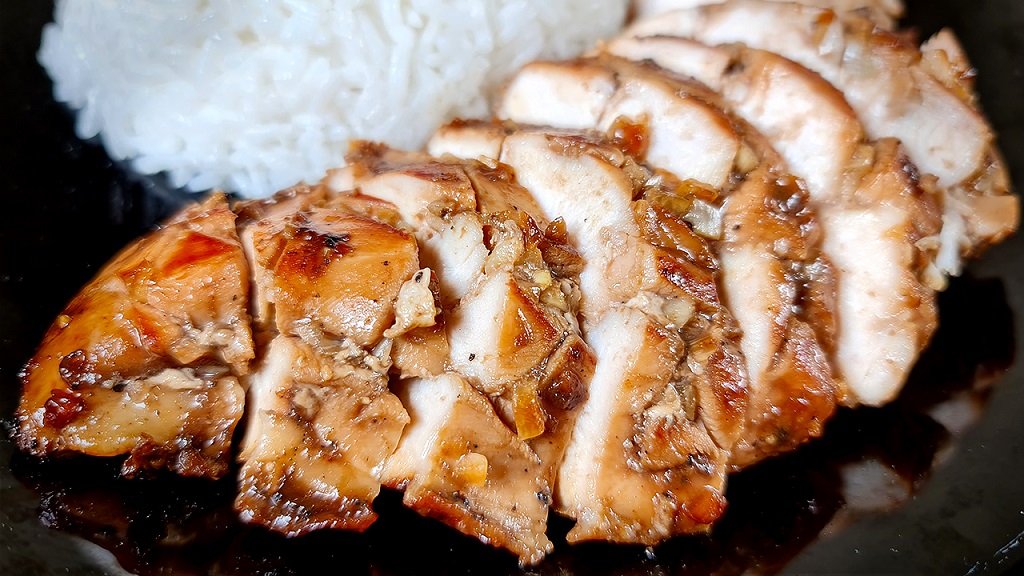 Курица на сковороде в азиатском маринаде