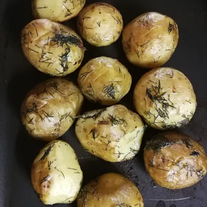 Печёный молодой картофель