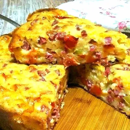 Пицца-пирог с колбасно-сырной начинкой