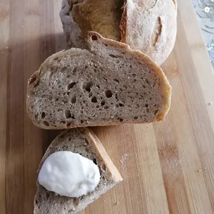 Ленивый хлеб на закваске с большим количеством цельнозерновой му