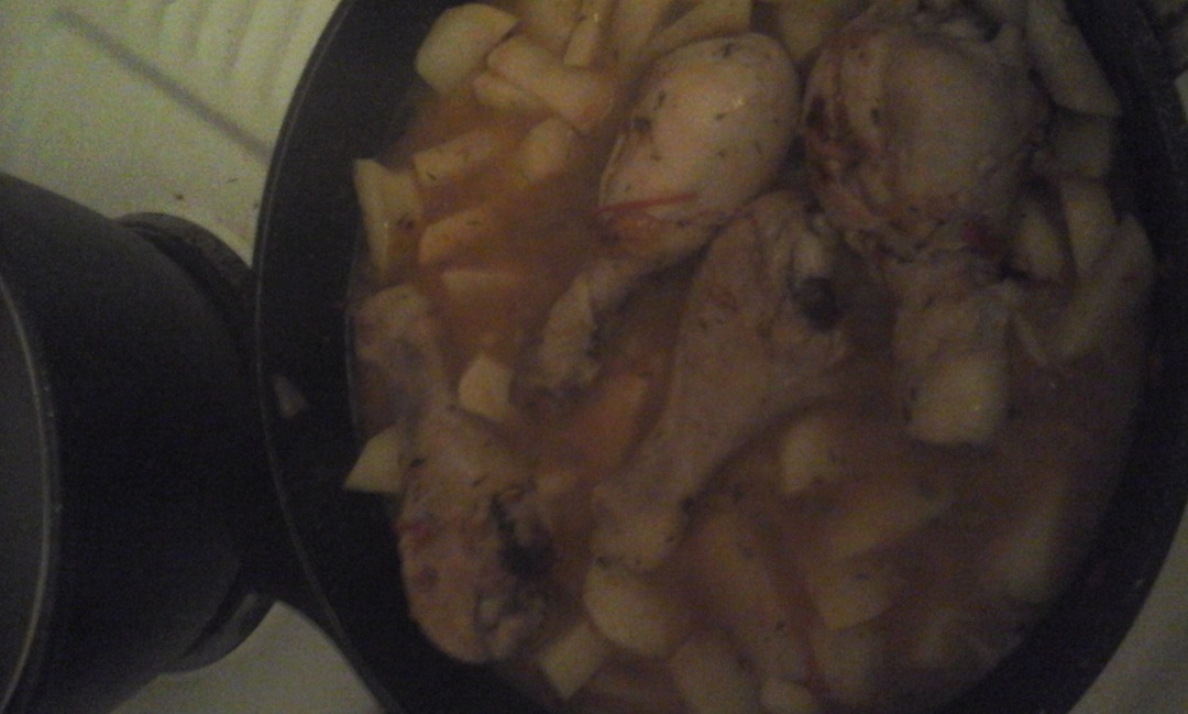 Курочка с картошкой на сковороде