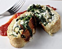 Рулет-суфле из рикотты и шпината