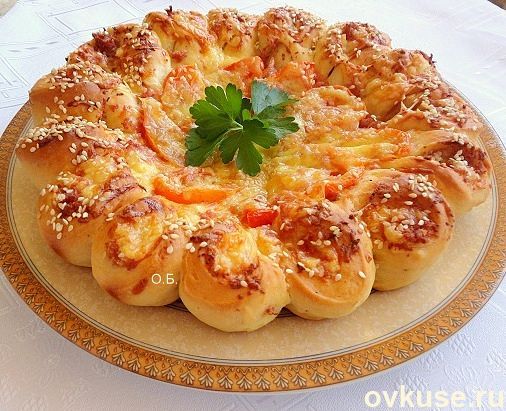 Мясной пирог с моцареллой