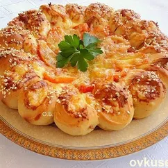 Мясной пирог с моцареллой