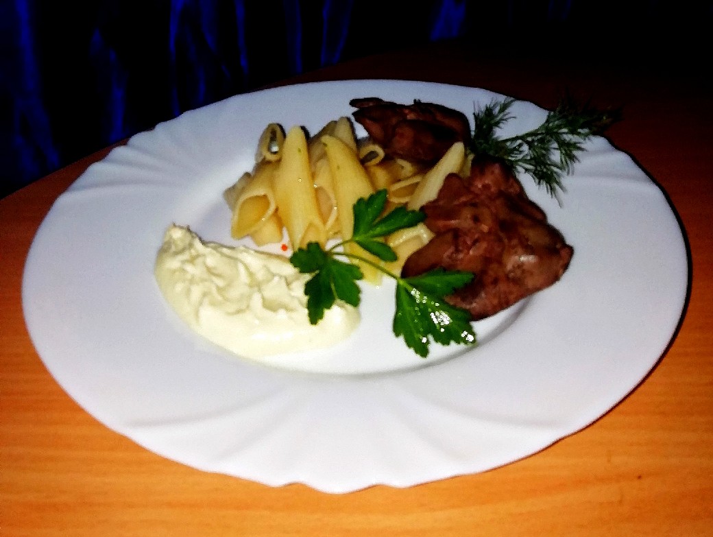 Пенне и Бешамель с куриной печенью