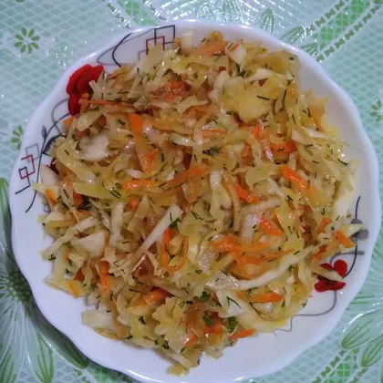 Салат из свежей капусты, моркови и яблока
