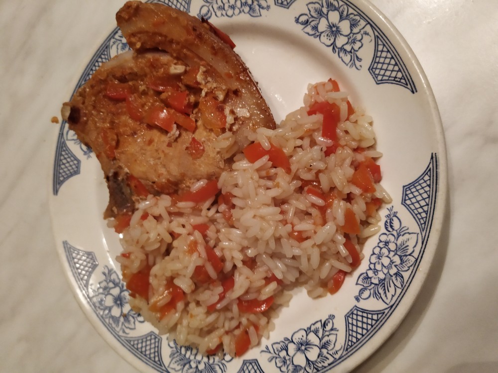 Острая свинина с рисом и перцем