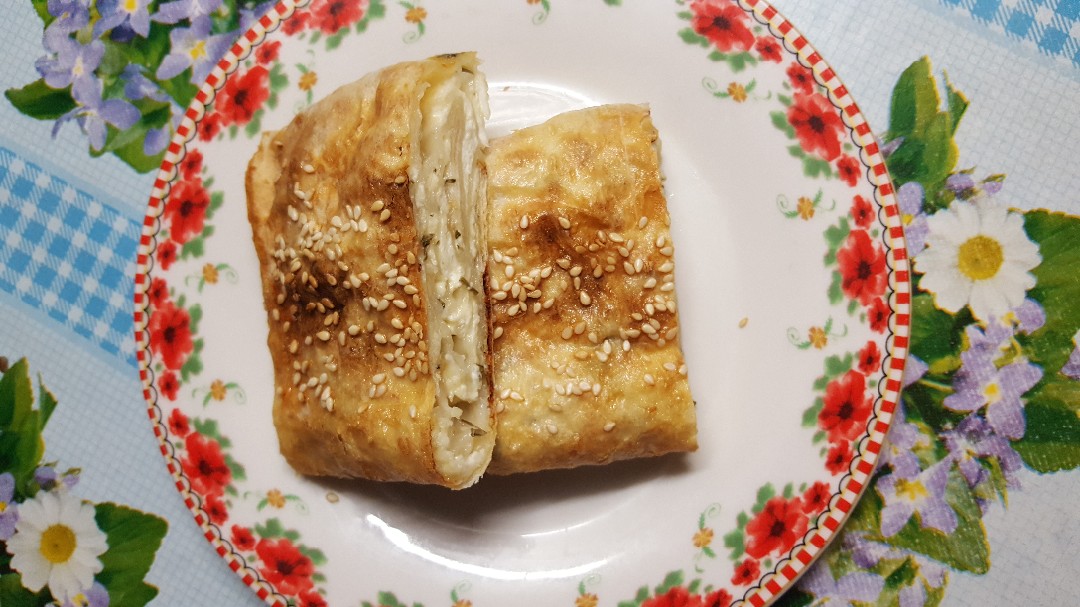 Рулет из лаваша с сыром и творогом
