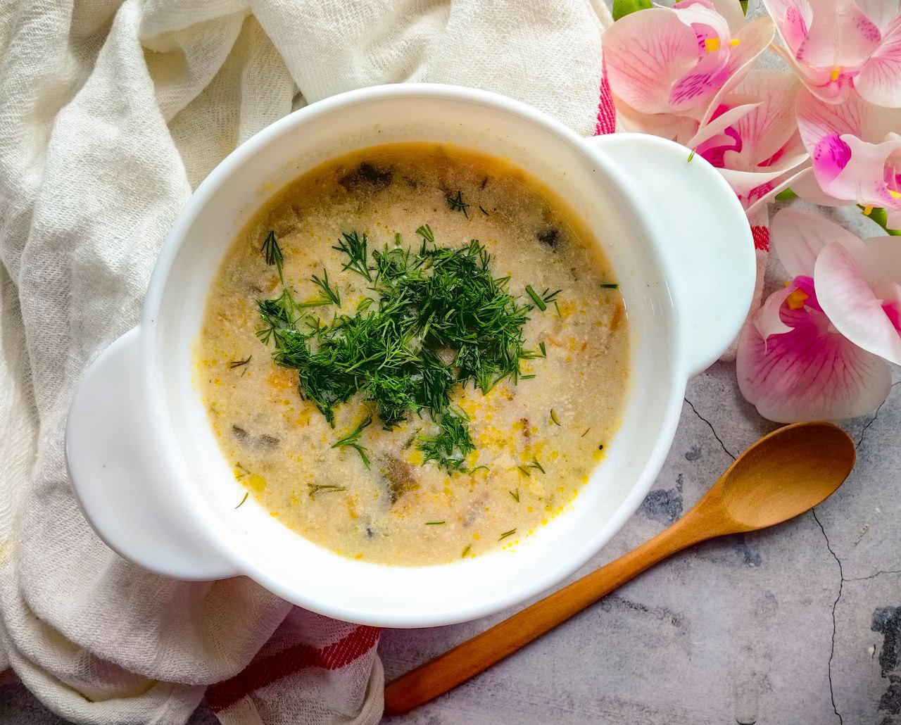 Сливочный суп с грибами и рисом