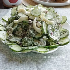 Салат из огурцов с яично-горчичной заправкой