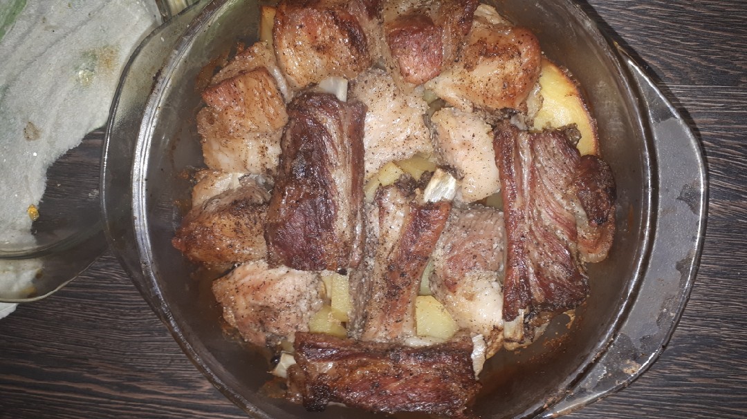 Свиные рёбра с картофелем
