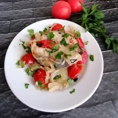 Лакедра (стейки) запечённая с луком и помидорами