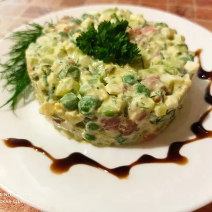 Салат с авокадо и красной рыбой - изысканная закуска для гурманов