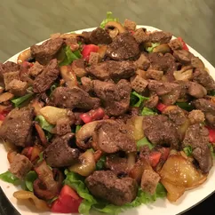 Теплый салат с куриной печенью