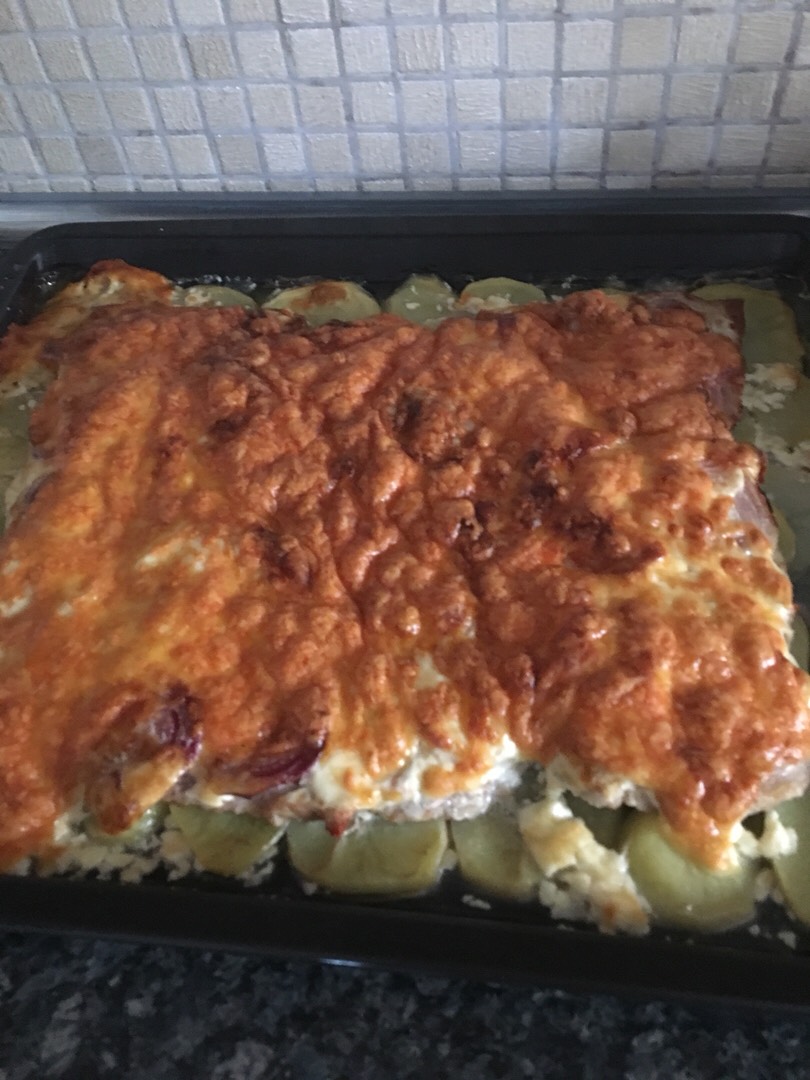 Мясо под майонезом с картошкой