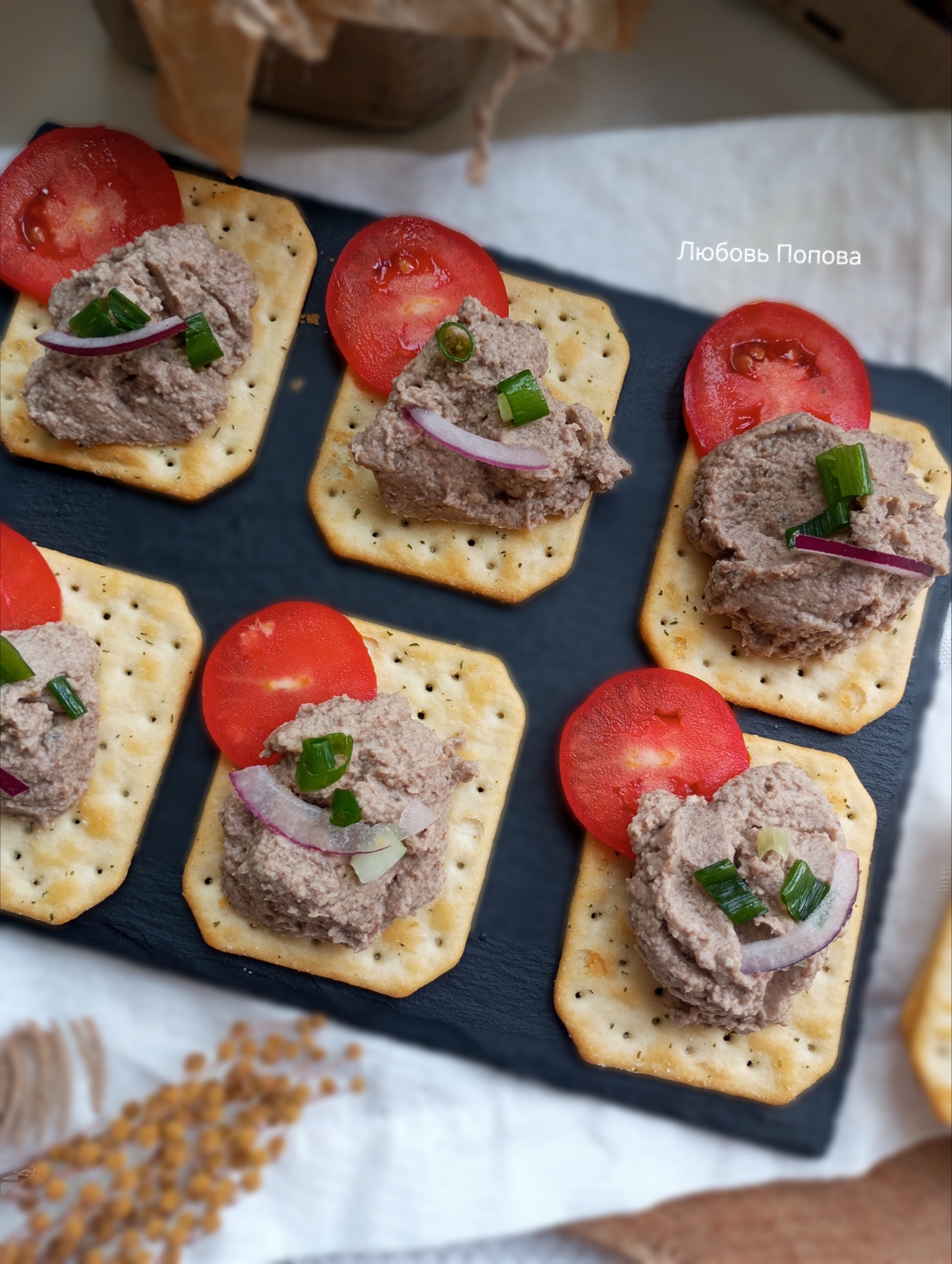 Паштет из шампиньонов с грецкими орехами и яйцами 