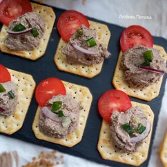 Паштет из шампиньонов с грецкими орехами и яйцами 
