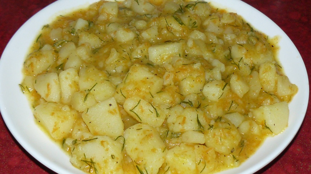 Простая тушеная картошка