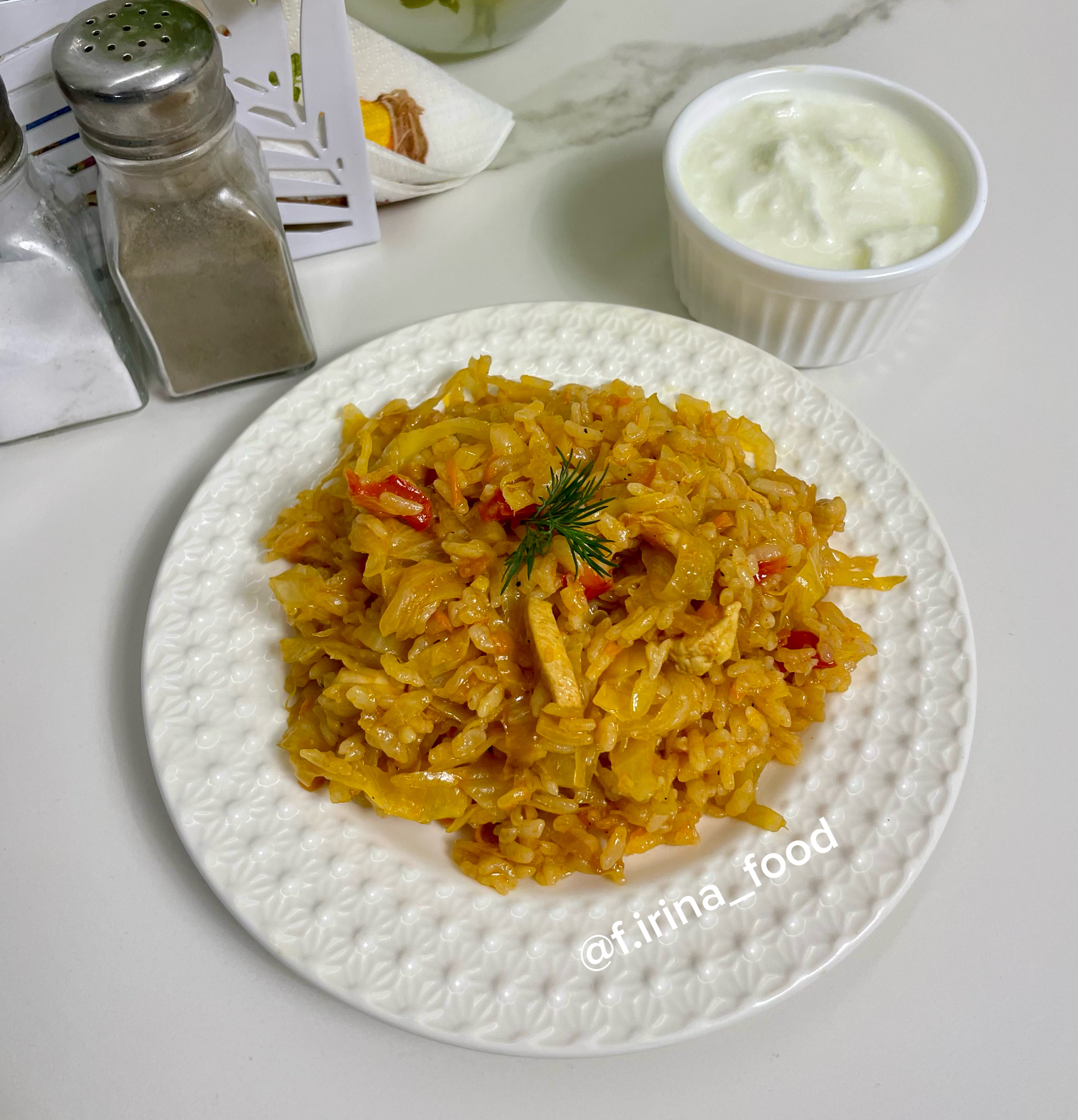 Тушеная капуста с курицей и рисом 
