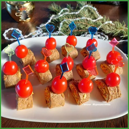Канапе из печеночных блинчиков с начинкой на праздничный стол (Новый год) 
