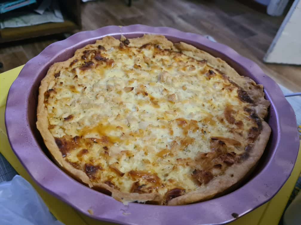 Киш с индейкой и сыром