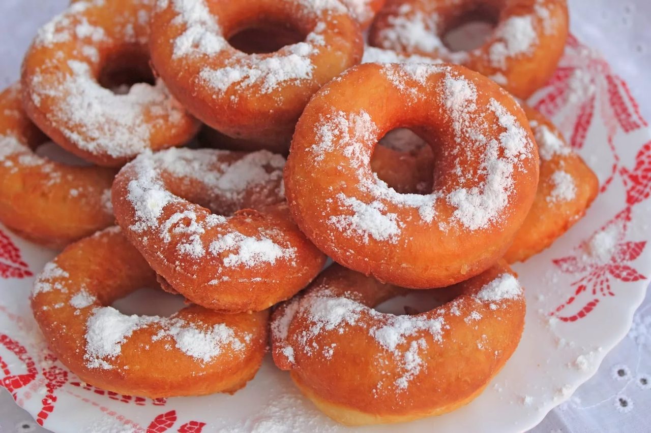 Пончики с глазурью Dunkin Donuts на молоке без дрожжей, рецепт с фото и видео — taimyr-expo.ru