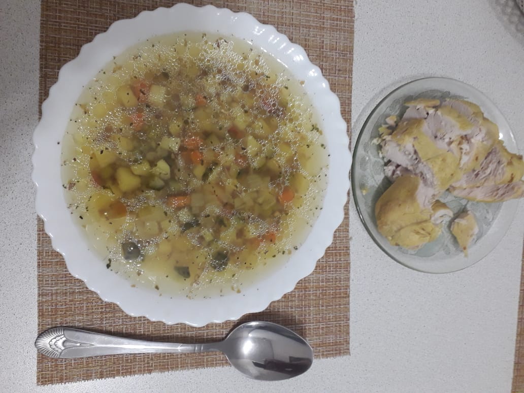 Овощной суп с оливками и пшенной крупой