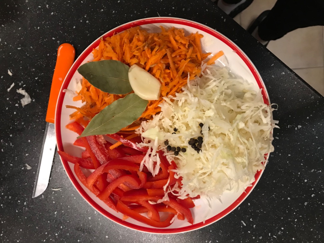 Капуста, маринованная с морковью, быстрого приготовления - рецепт с фото