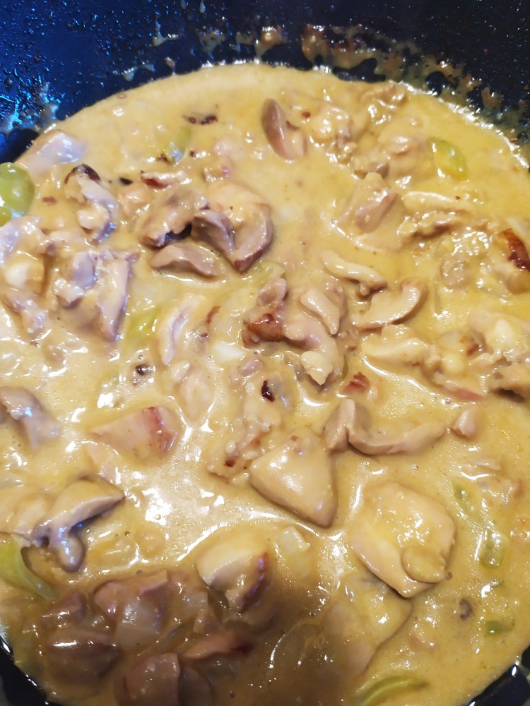 Куриные бедрышки в сливочном соусе