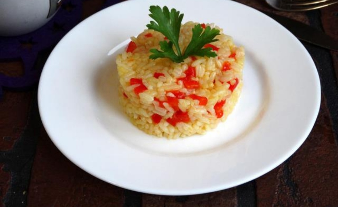Необычный рис, рис с морковкой и перцем