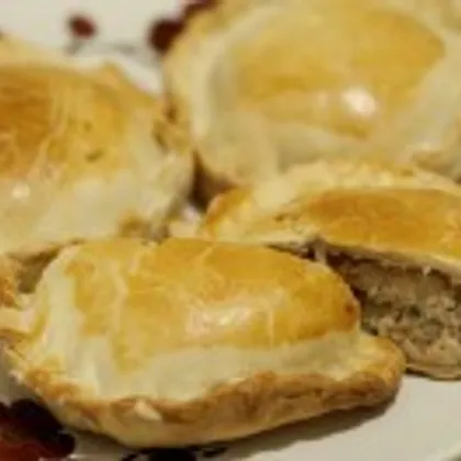 Пироги по-скандинавски с лососем и картофелем