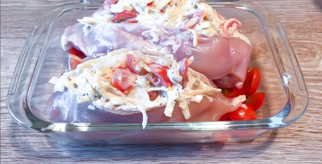 Нарезал, смешал и в духовку! | Сочные куриные кармашки с начинкой