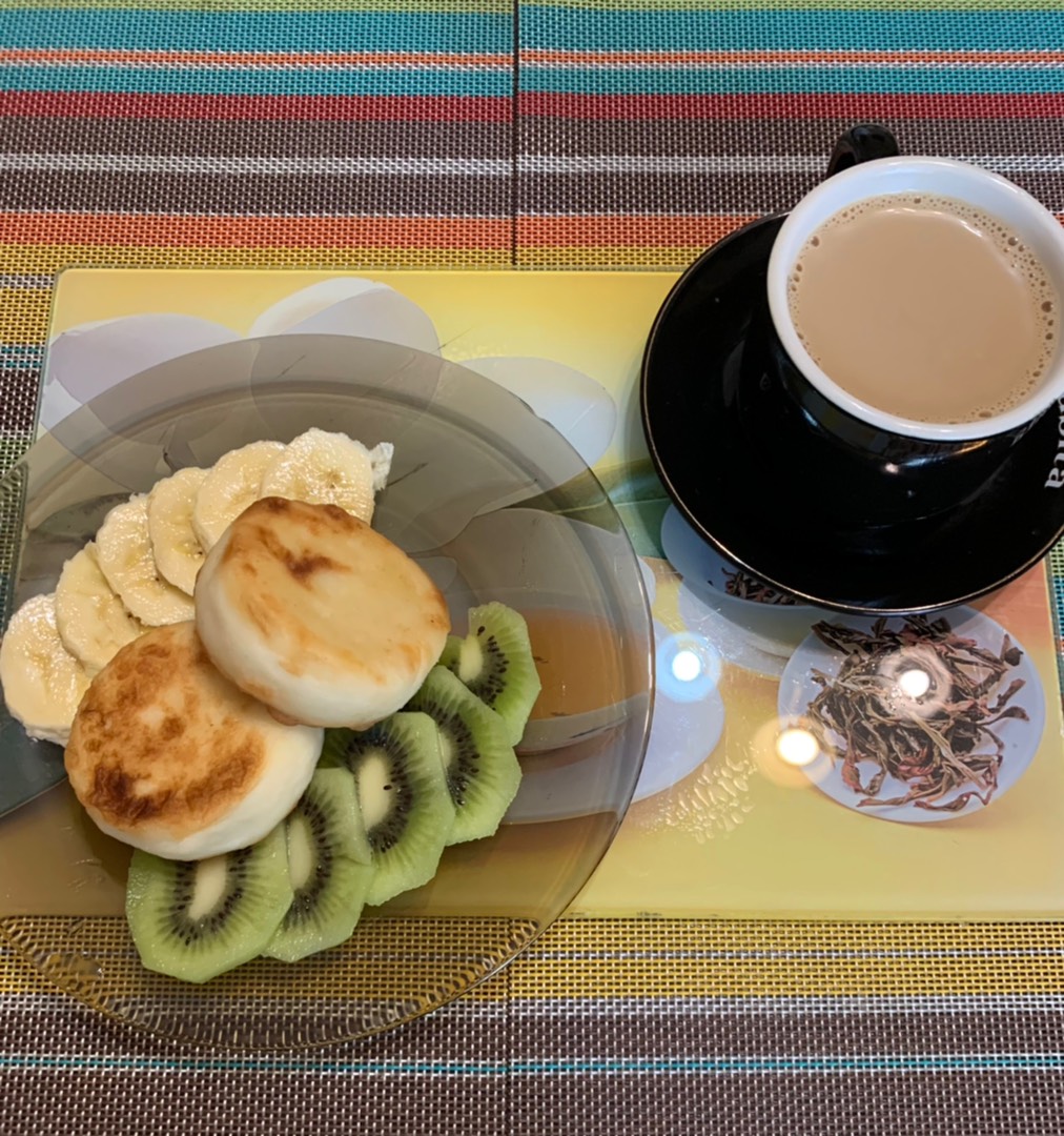 Вкусный полезный завтрак с фруктами